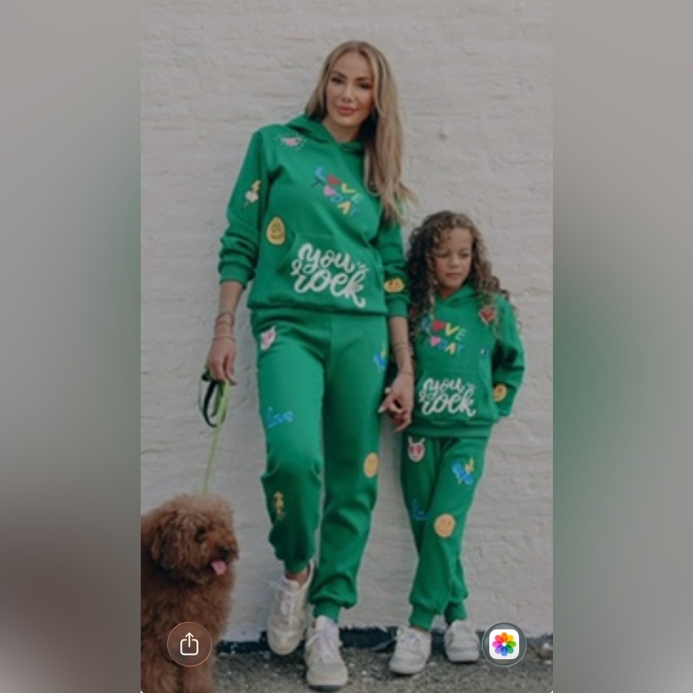 Lola and the boys Hoodie with Rainbow Flower Patch Woman set